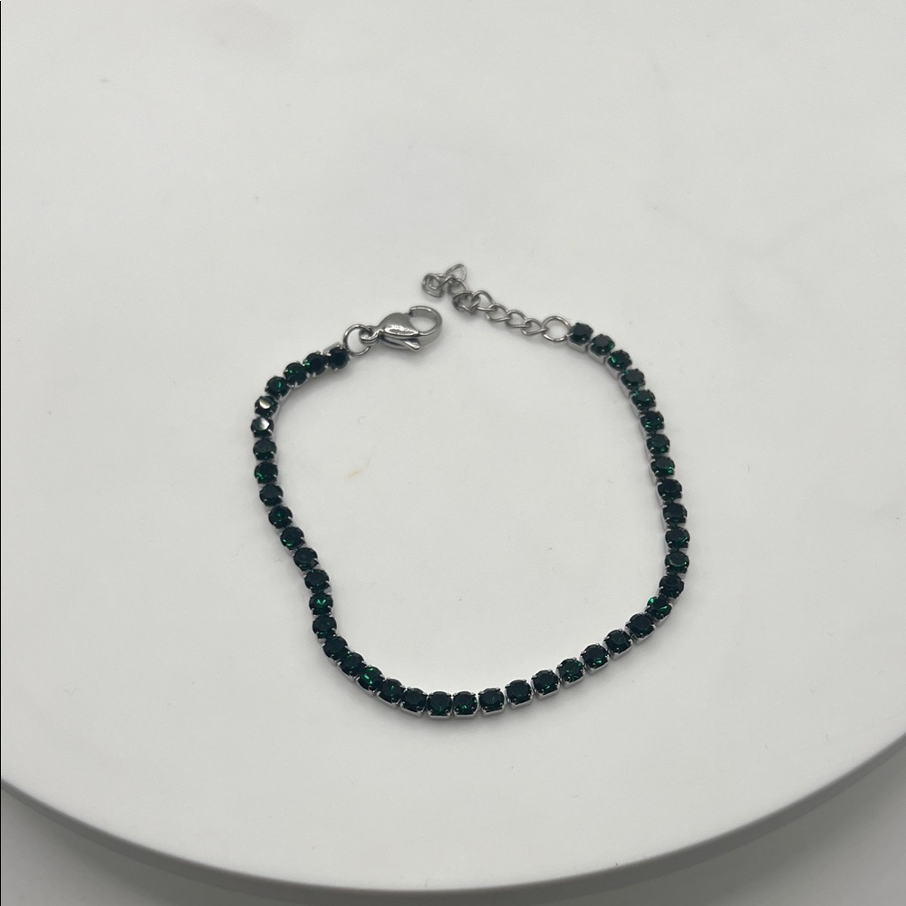 1057. Elegant Silver and Emerald Green Crystal 3mm Tennis Bracelet